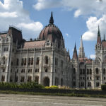 Hungarian_parliament_medve